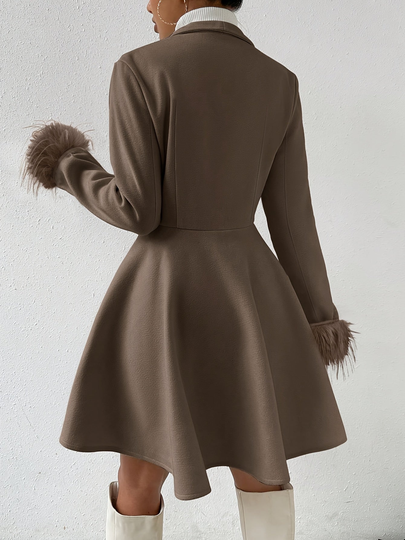 Stéphanie™ | Manteau évasé à poignets en fausse fourrure