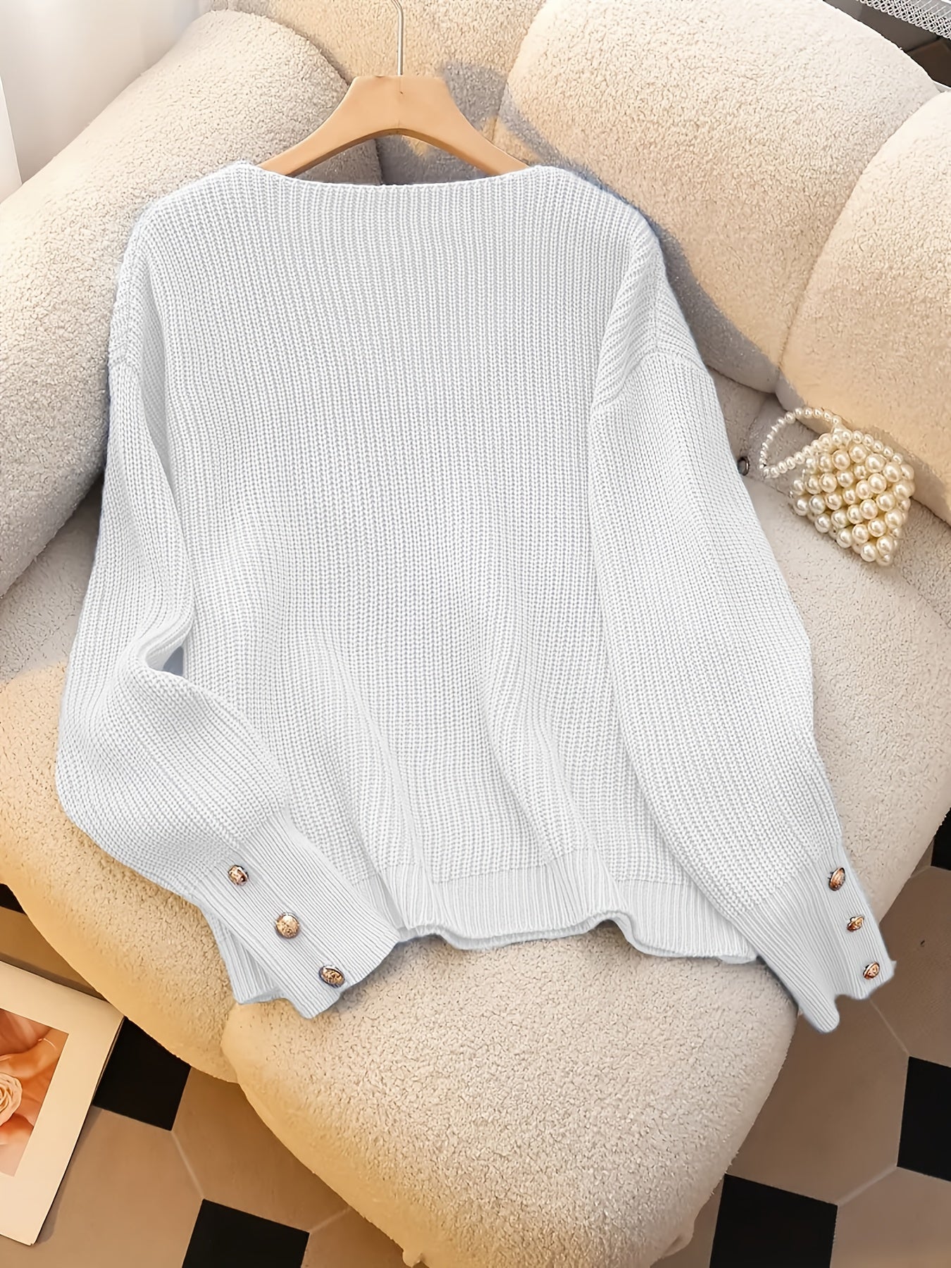 Vivian™ | Pull col V côtelé manches boutonnées