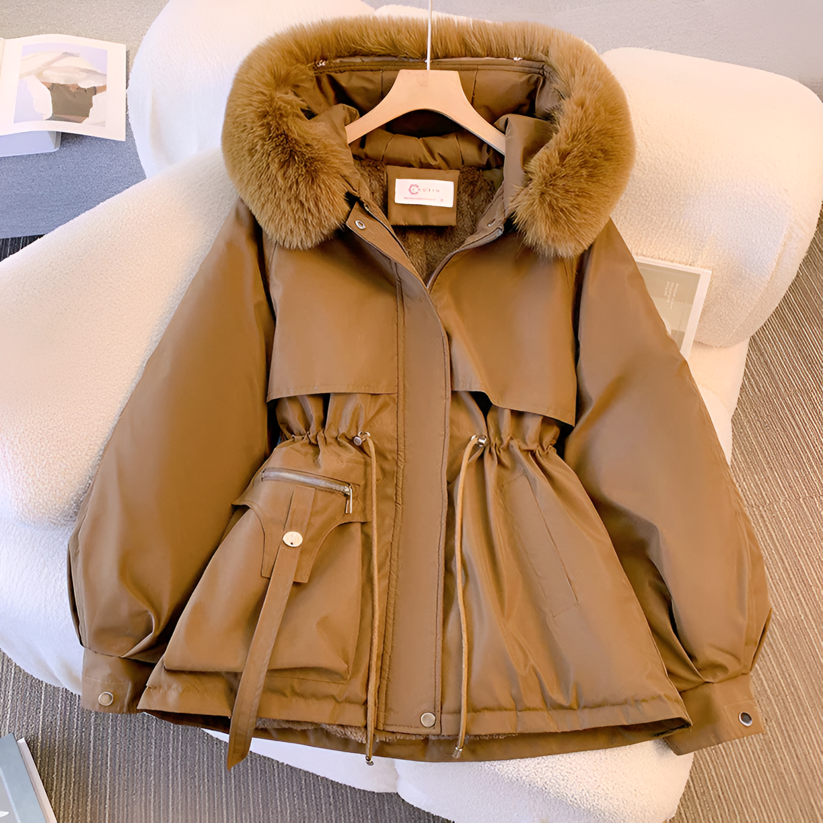 Hanan™ | Veste Anorak à Capuche en Fausse Fourrure avec Taille à Cordon