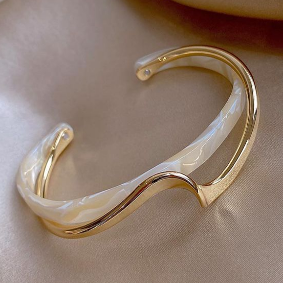 Ophelia™ | Bracelet Élégant en Or avec Opale Blanche