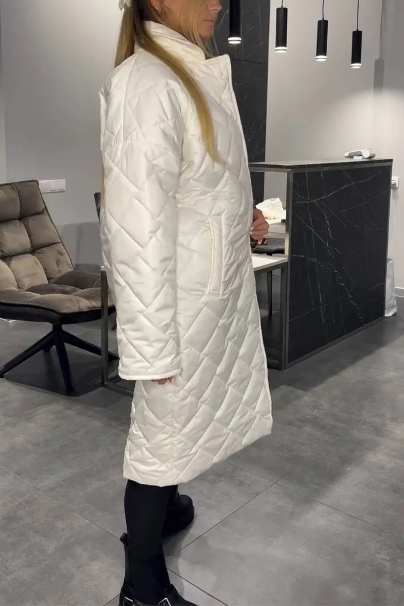 Delphine™ | Manteau long à col cranté en matelassé diamant