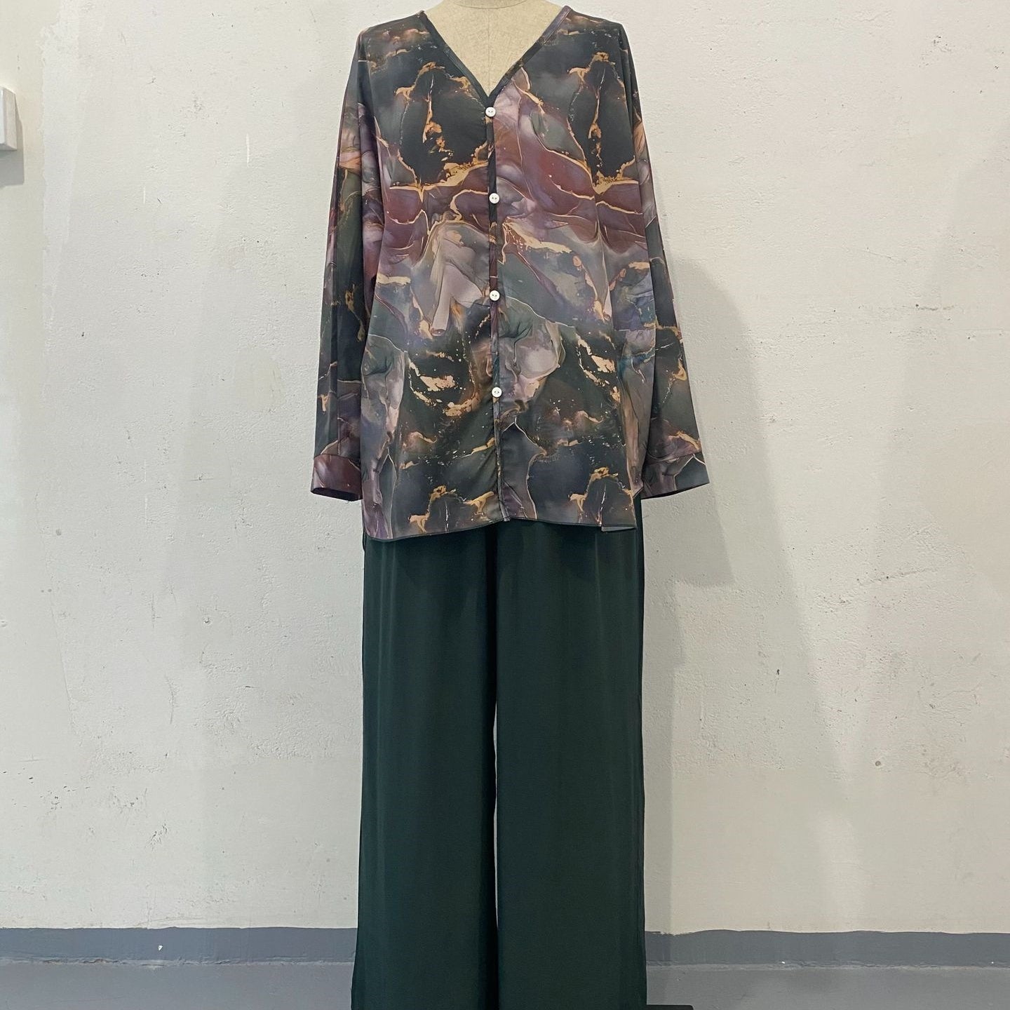 Aveline™ | Costume décontracté imprimé à col en V