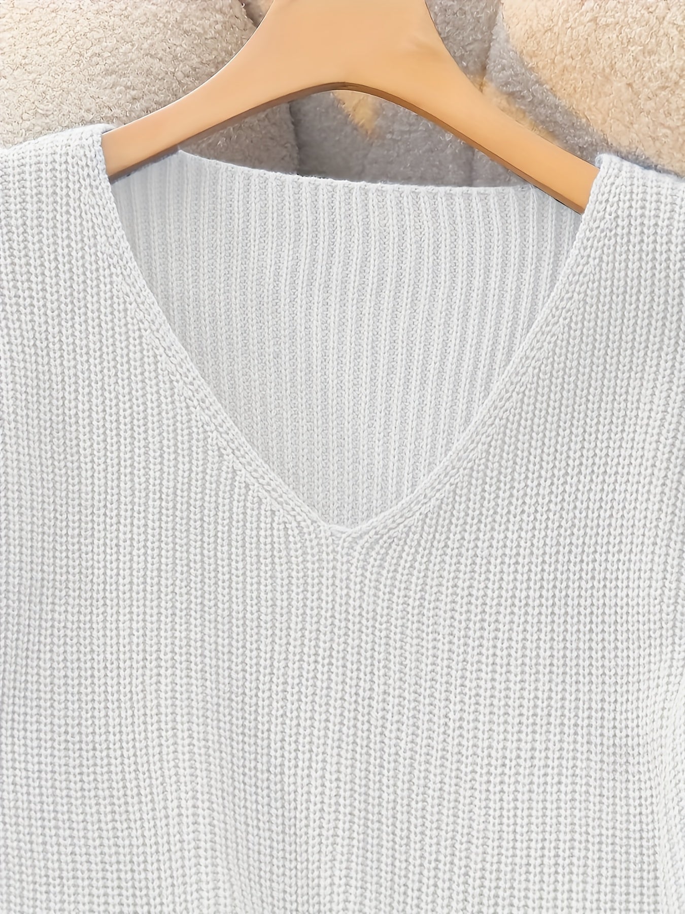 Vivian™ | Pull col V côtelé manches boutonnées