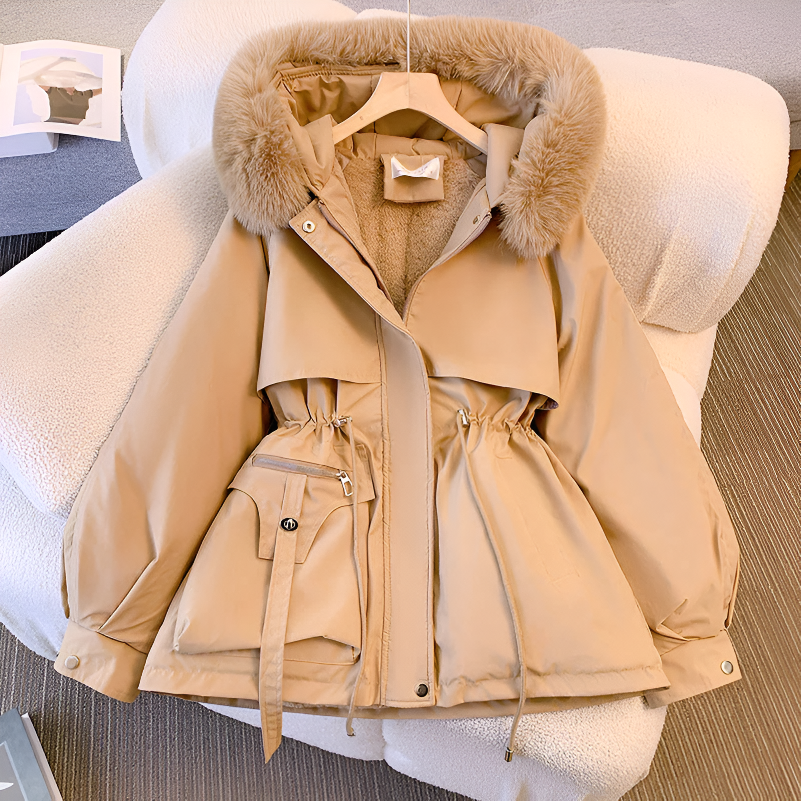 Hanan™ | Veste Anorak à Capuche en Fausse Fourrure avec Taille à Cordon