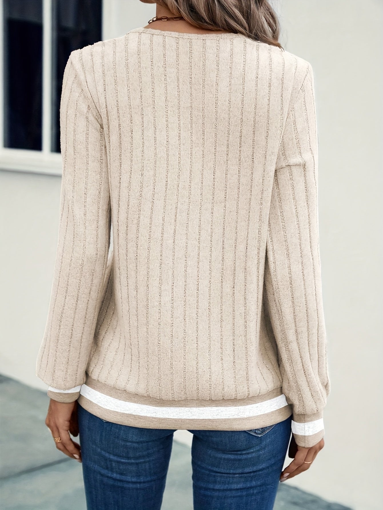 Yara™ | Pull V-Cou Varsity Flatteur pour Tous les Jours