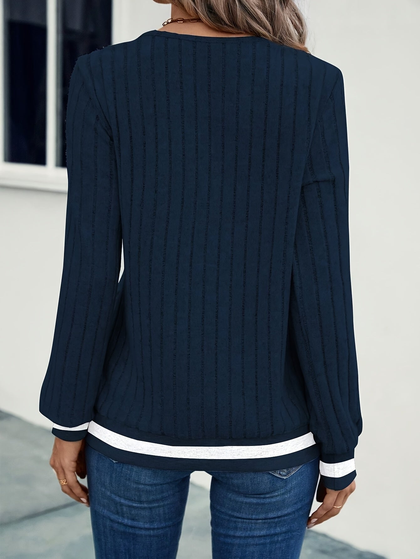 Yara™ | Pull V-Cou Varsity Flatteur pour Tous les Jours